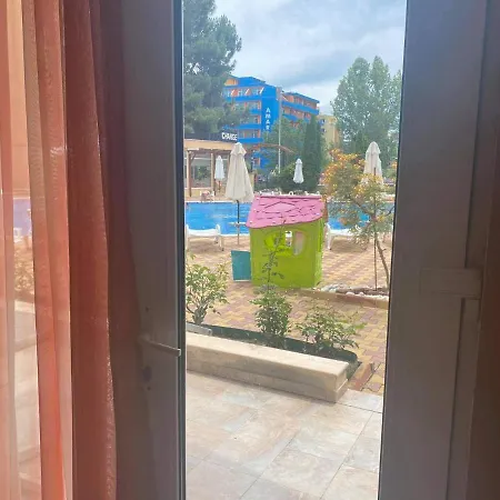 Διαμέρισμα Kamelia Garden 1 *